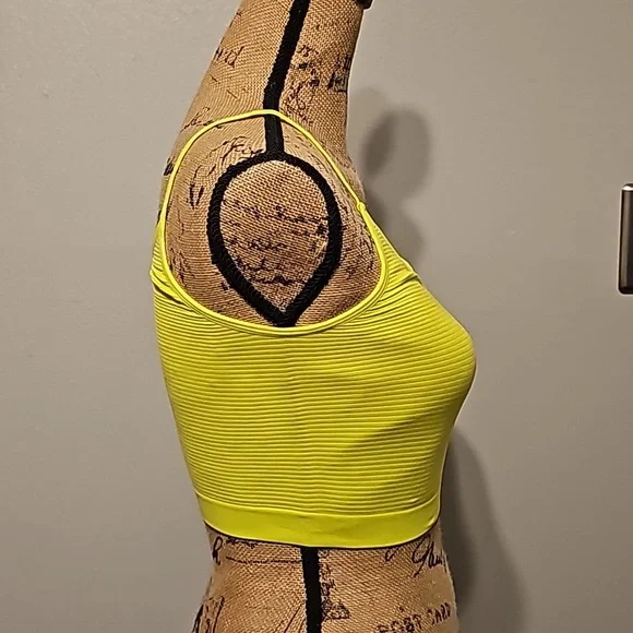 Nwt lime green sports bra - Picture 2 of 4